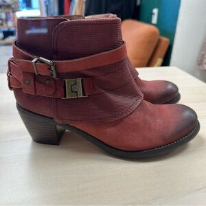 Sundance red booties with straps